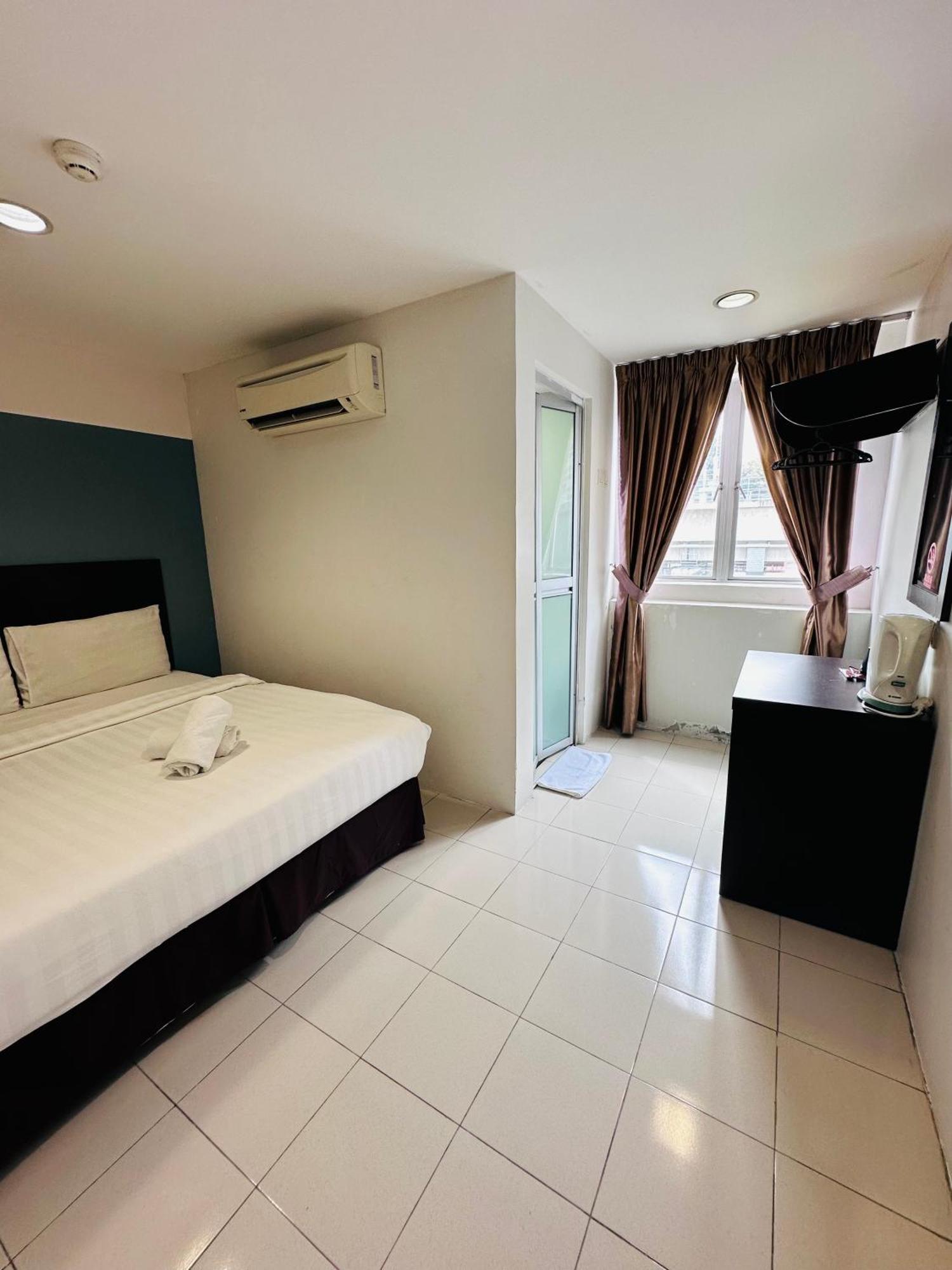 Your Hotel Klang Exterior photo