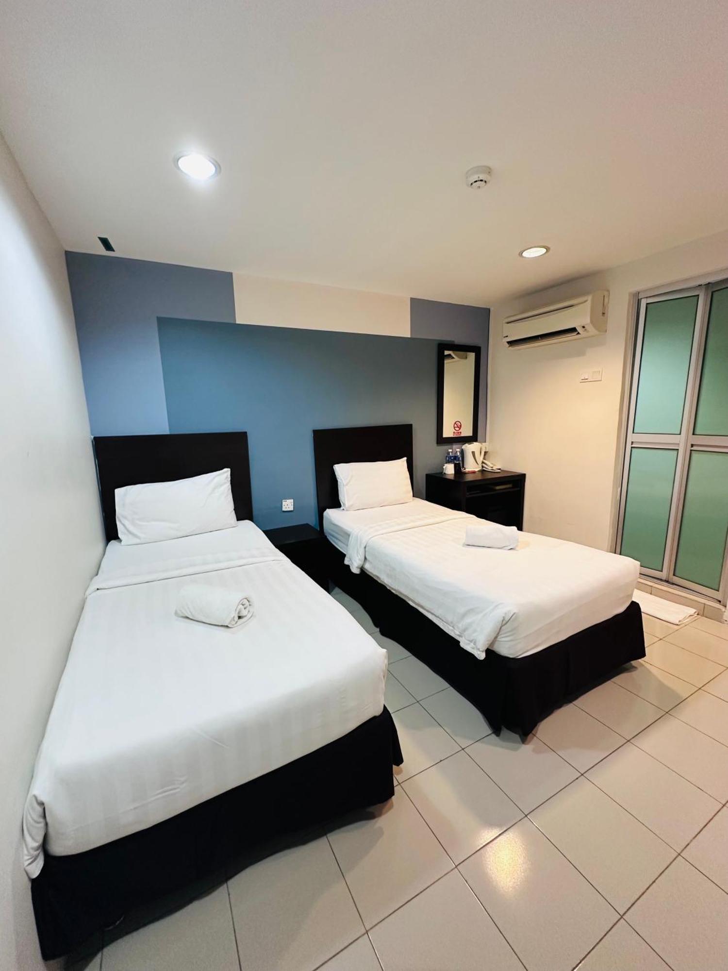 Your Hotel Klang Exterior photo
